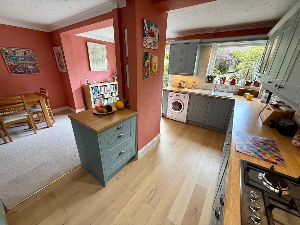 VR129 Kitchen2.jpg