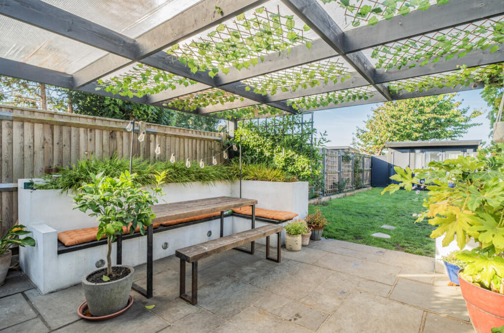 1360772-15-68da52...