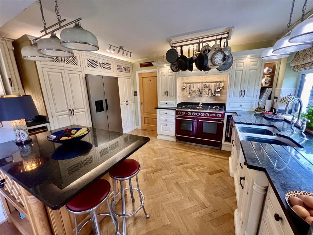 Kitchen 3.jpeg