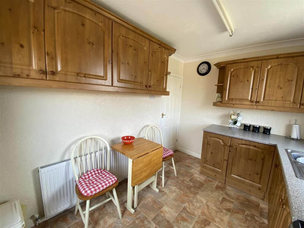 Kitchen: