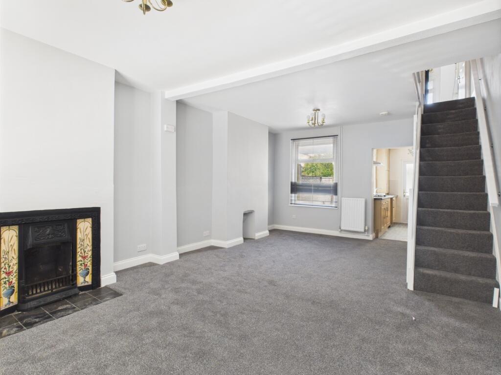 CAM04922G0-PR0048-STILL002