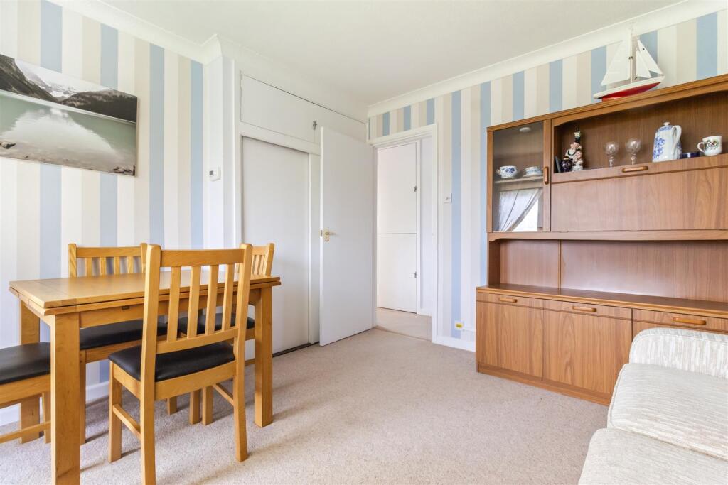 7 St Hellier Court-011.JPG