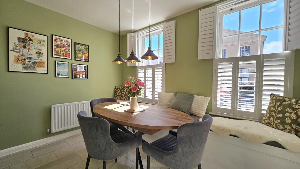 Kitchen / dining room