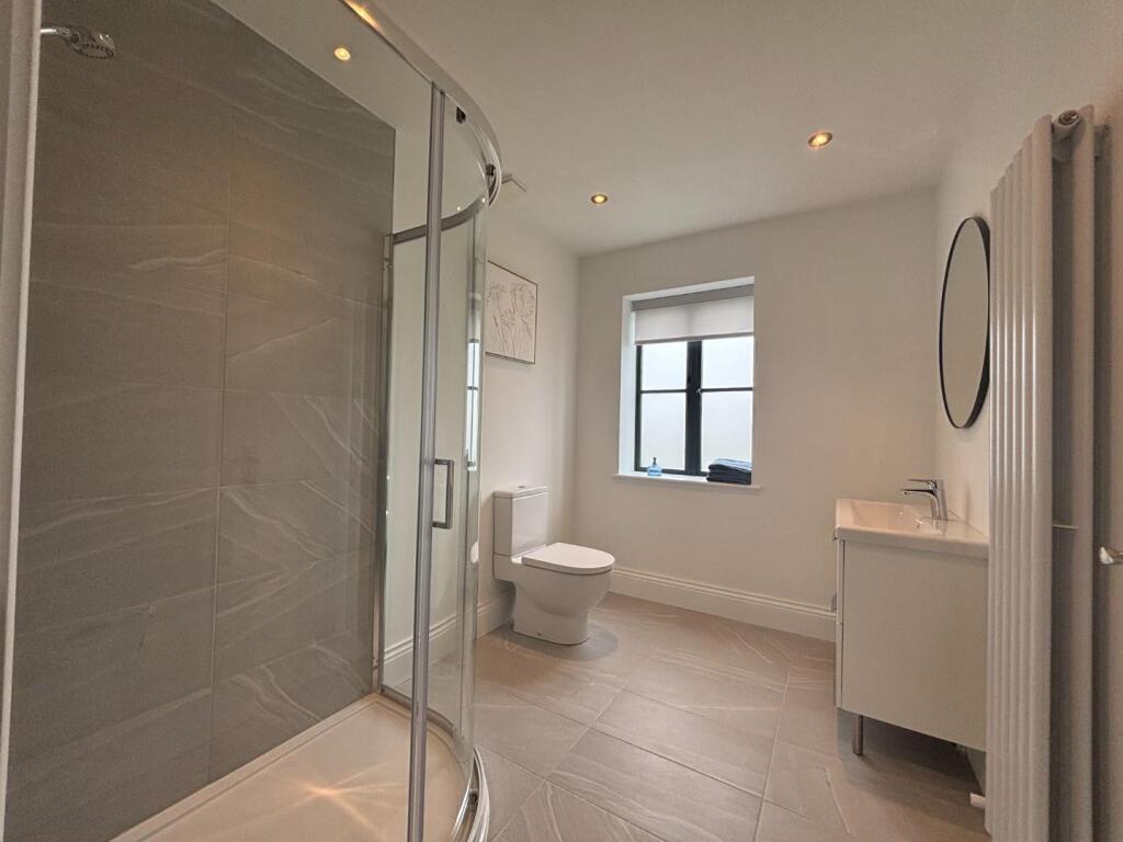 En-Suite 2.jpeg