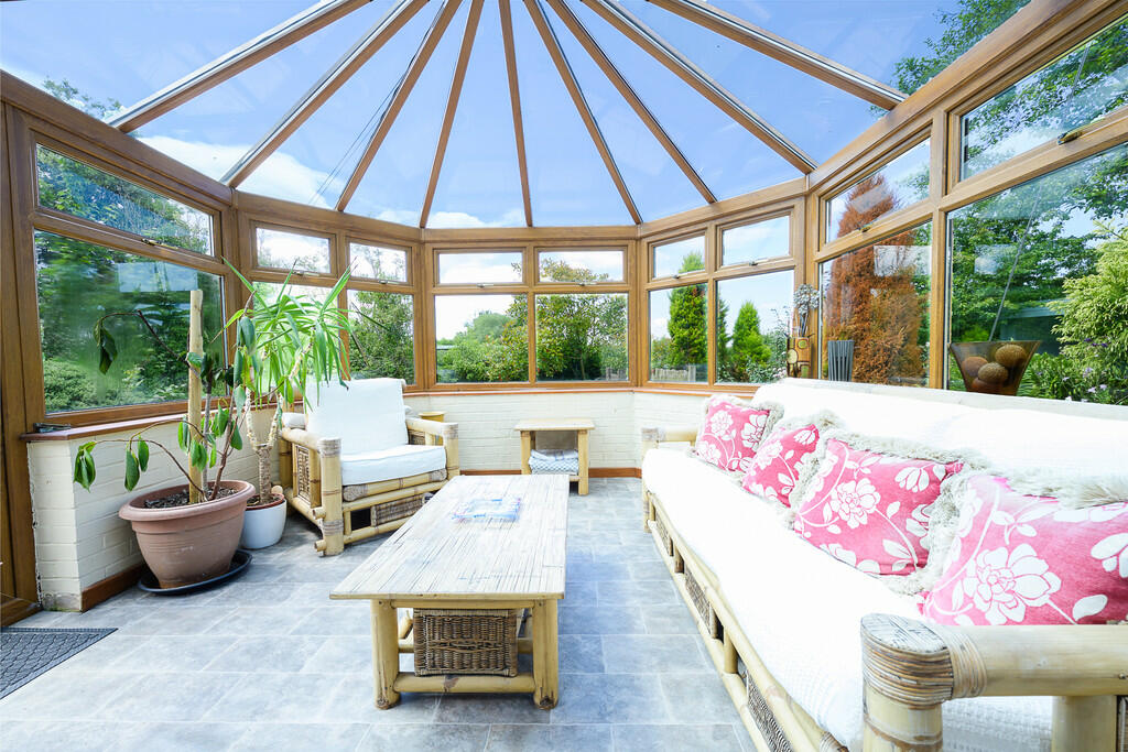 Oaklands Cottage-...