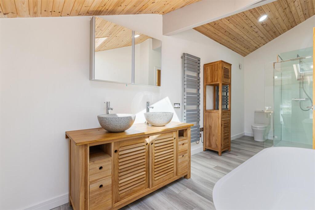 A50 - Higher Bowden Estate, Willow Bank - 250320.j