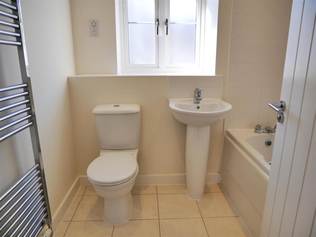 FAMILY BATHROOM