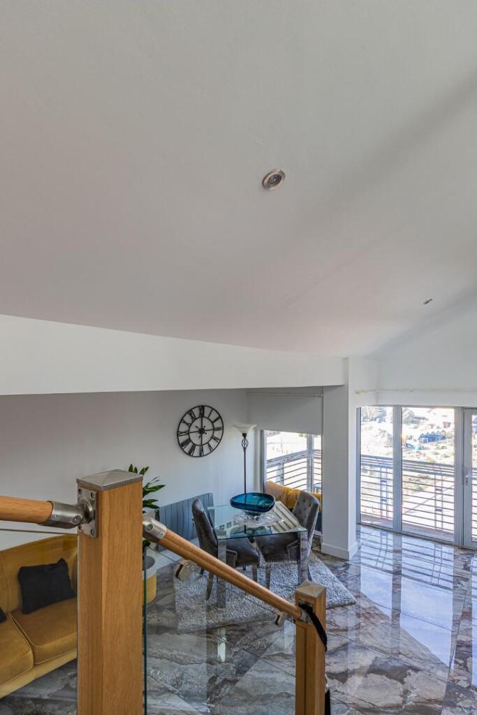 Mezzanine/Dining