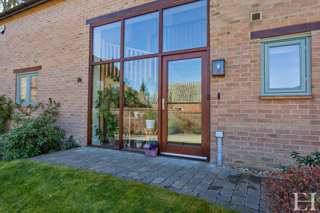 8641652-exteriorW...