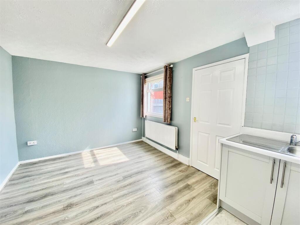 Kitchen 4.jpg