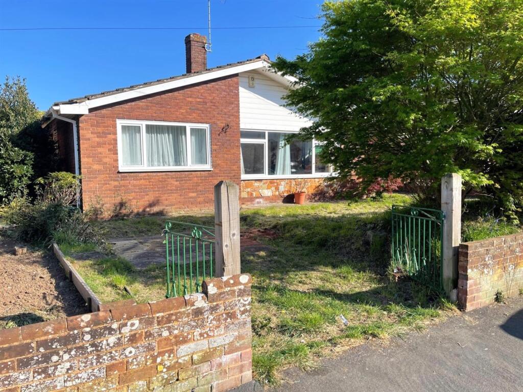 Front Garden/2nd Drive-in