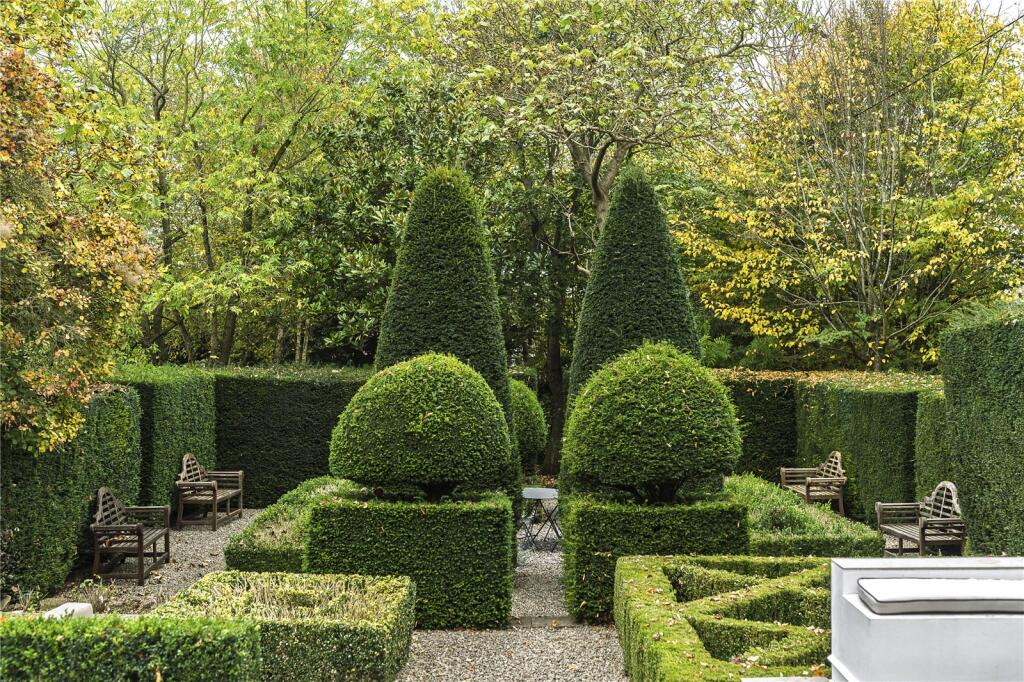 Topiary Knot Garden