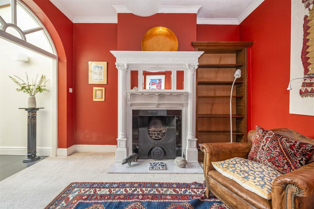 SITTING ROOM