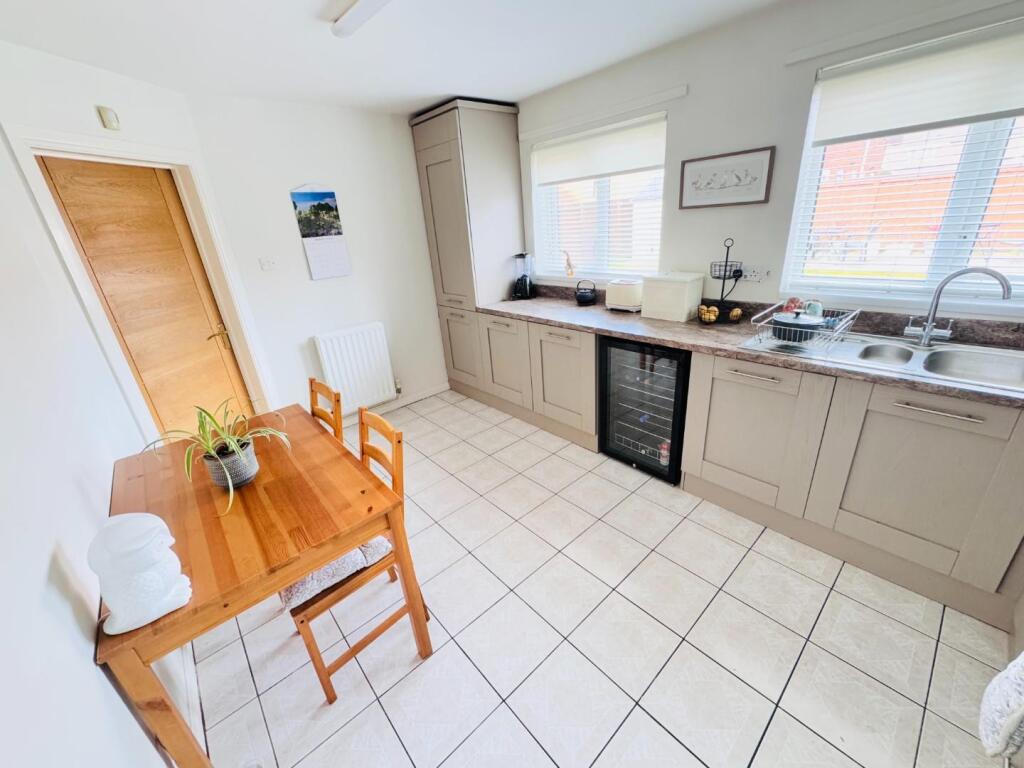 KITCHEN/BREAKFAST ROOM