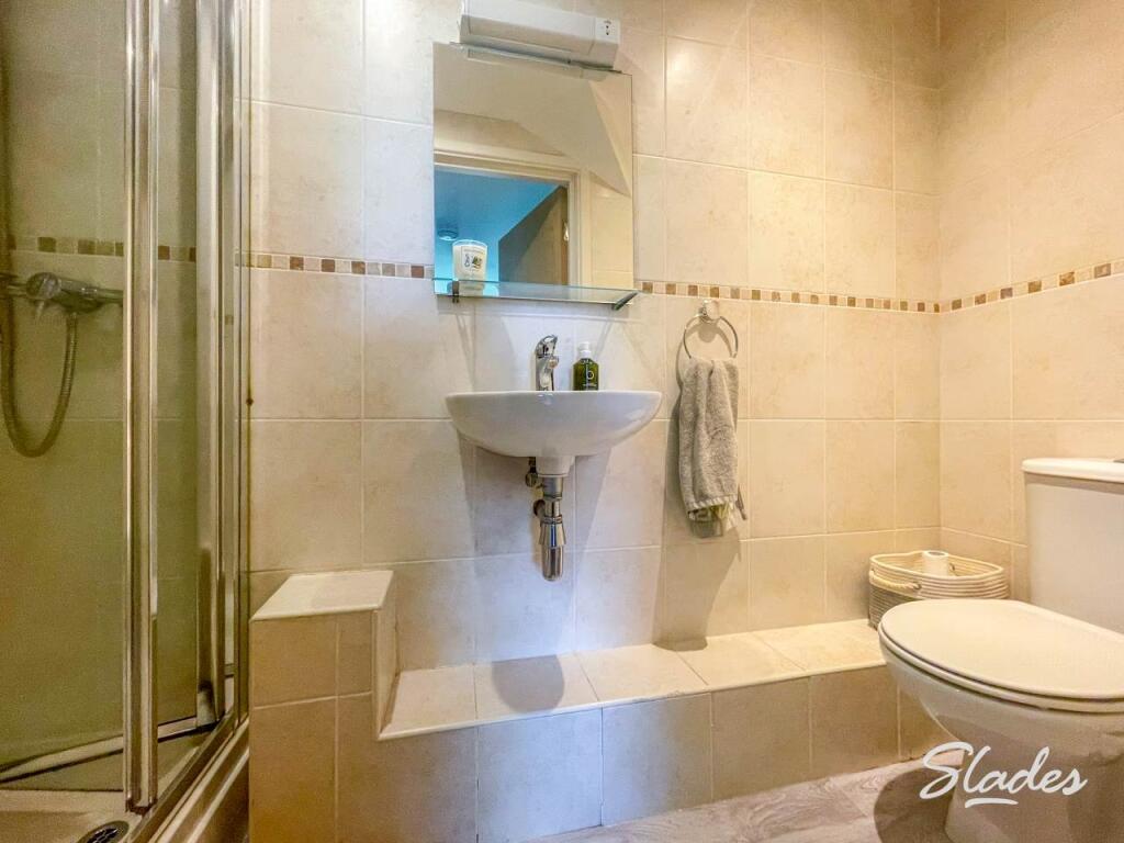 EN SUITE