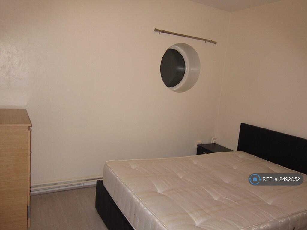 Bedroom 2 - Pic 3