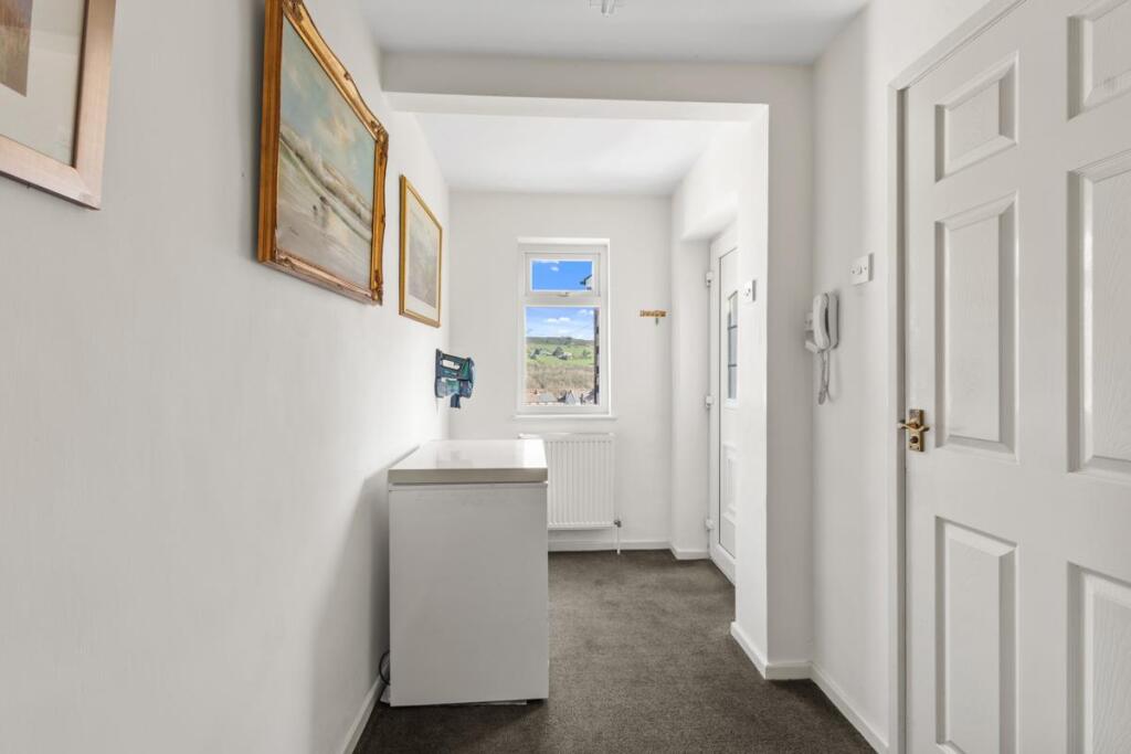 111 East Crescent (10 of 21).jpg