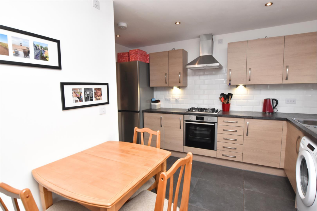 KITCHEN/BREAKFAST ROOM