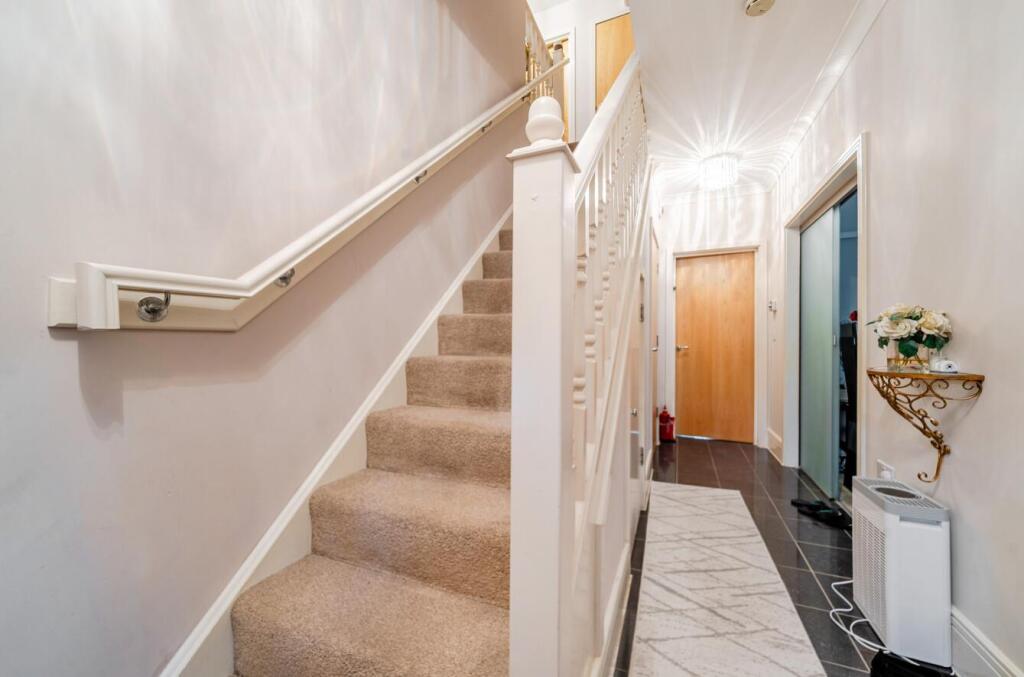 Davidson Frost-Wellings, DFW, Fauna Close, Hallway