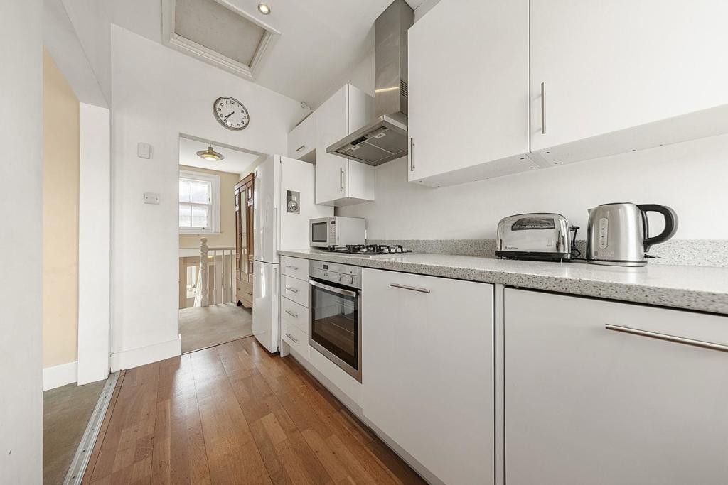 Kitchen (2).jpg