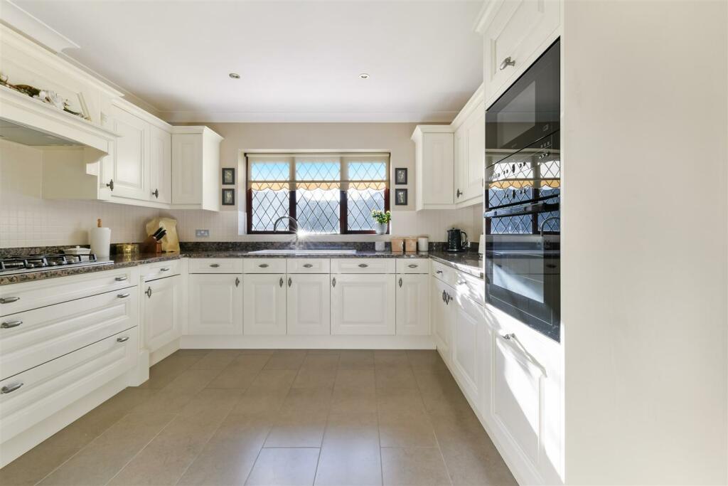 ACORN GROVE, 9 INTERNALS- (19).jpg