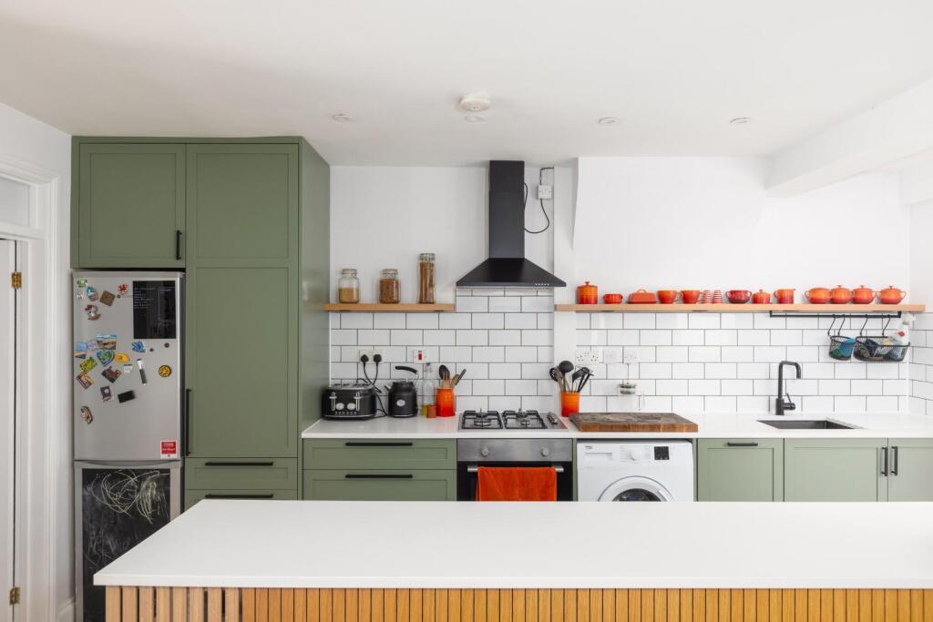 15 Stuart Street, BS5-20.jpg