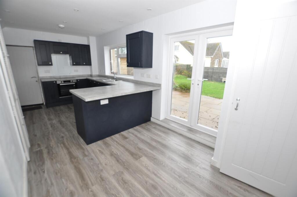 Open-Plan Kitchen / Dining Room