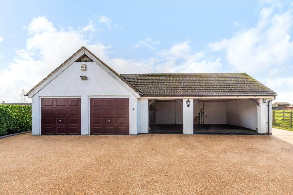 Garage/Carport