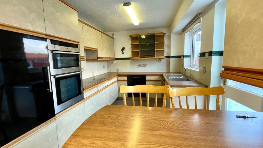 KITCHEN/ BREAKFAST ROOM