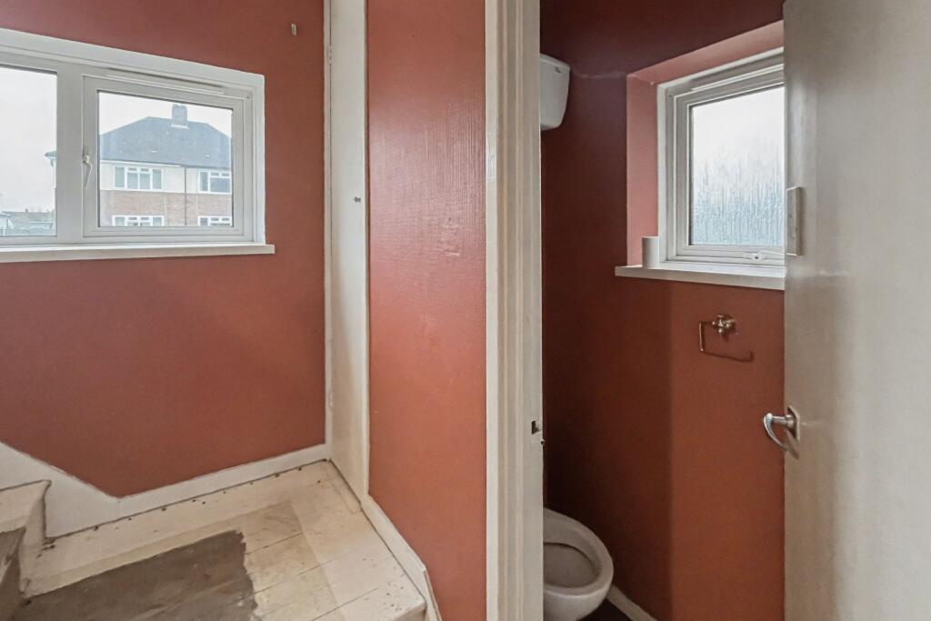 52 Kingscroft Road, Banstead, Surrey, SM7 3LY