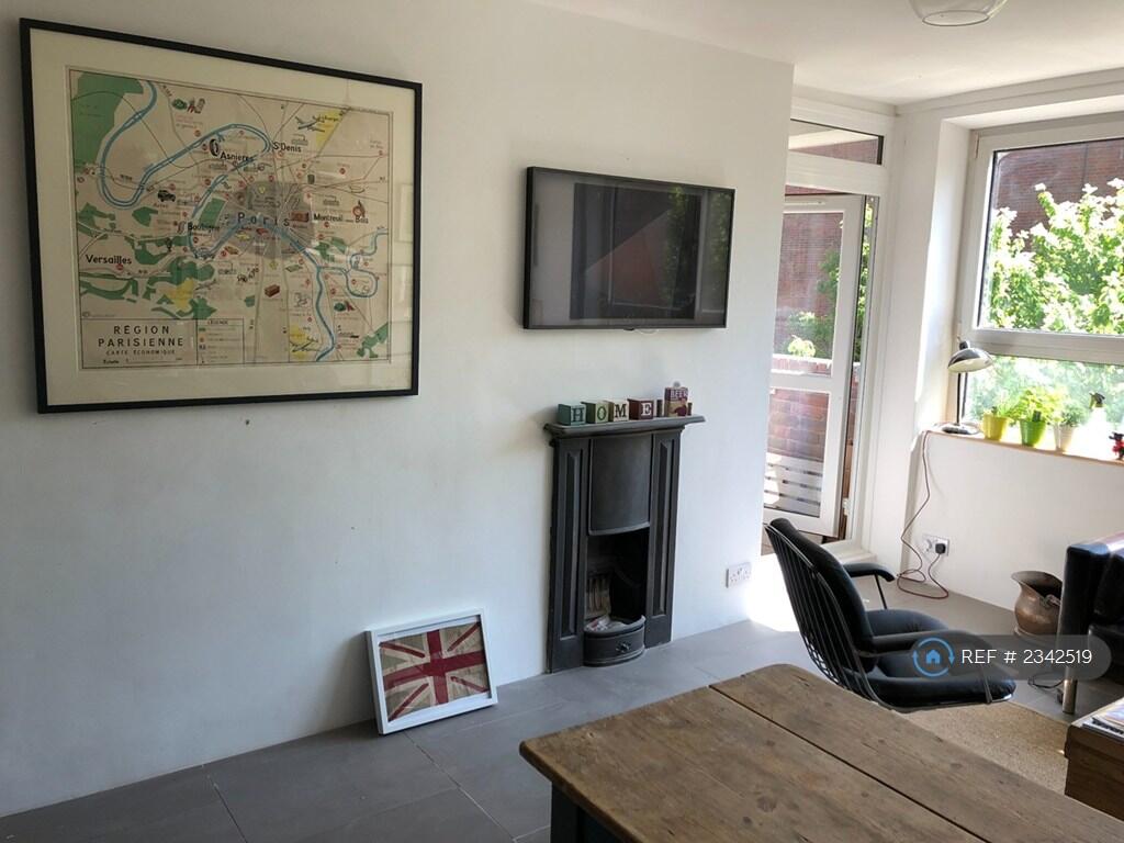 Kitchen Lounge