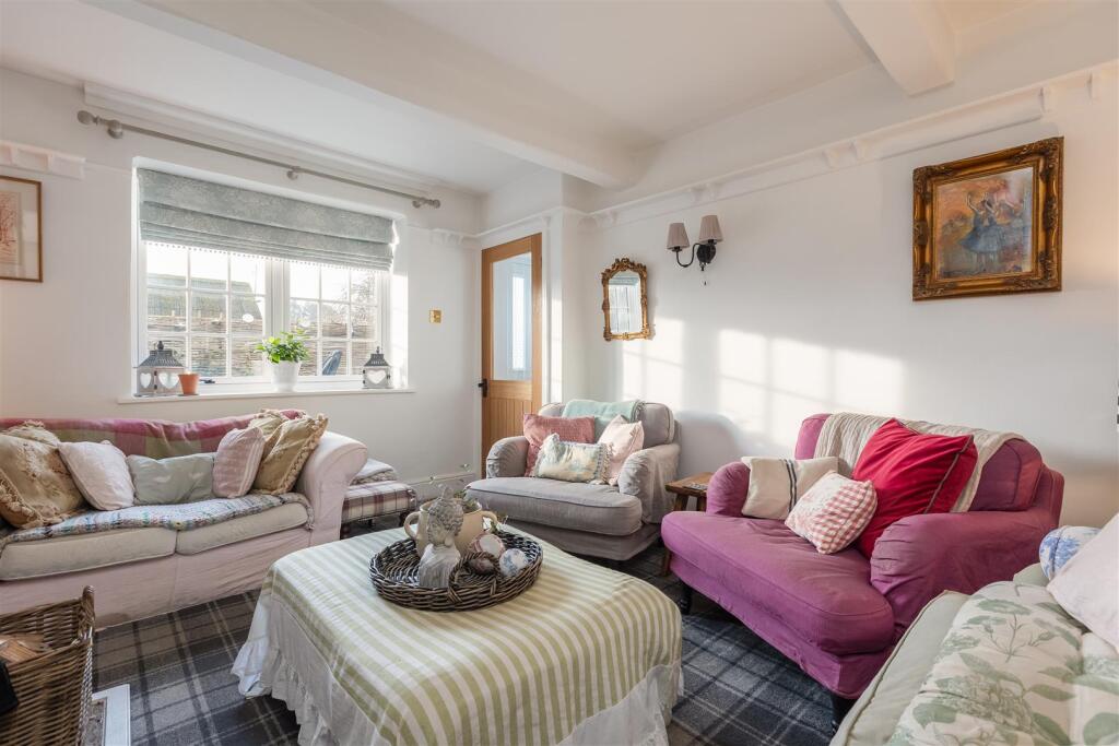 Daisy Cottage Sitting Room-1.jpg