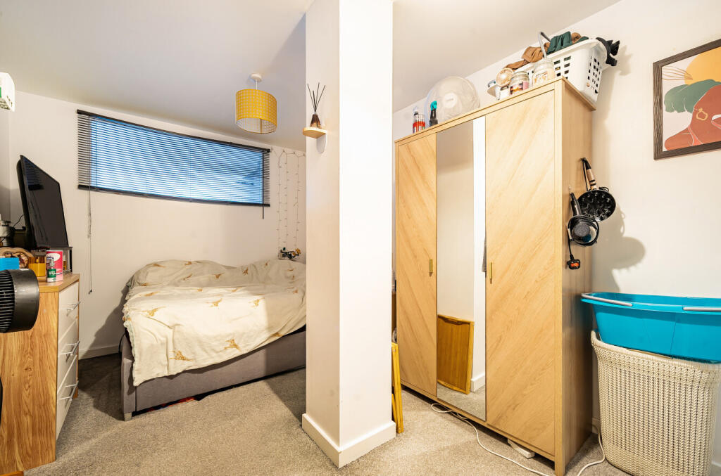 1359780-2-68ee833...