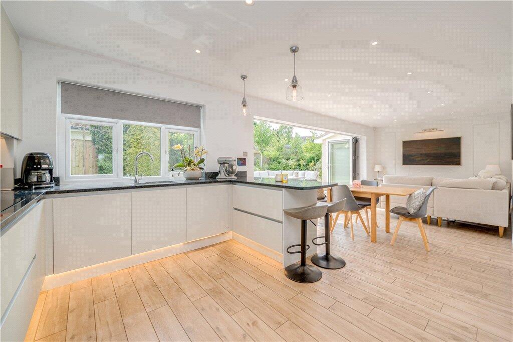 Kitchen/Dining Area