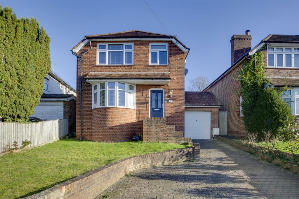 20 West Drive, HP13 6JT-14.jpg