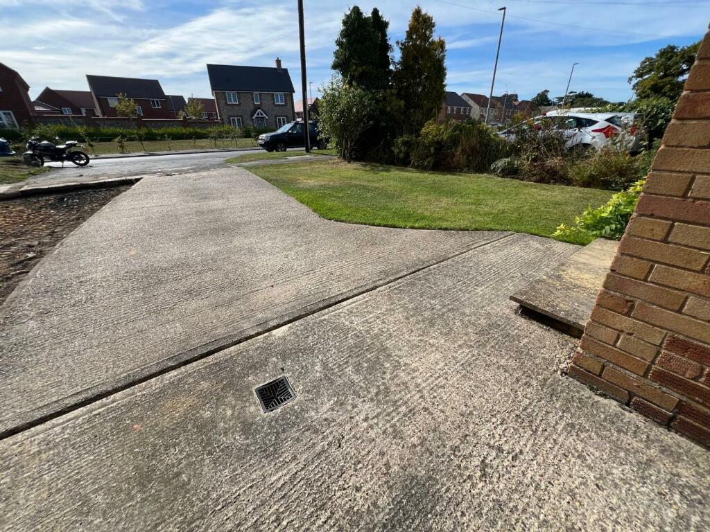DRIVEWAY TO FRONT