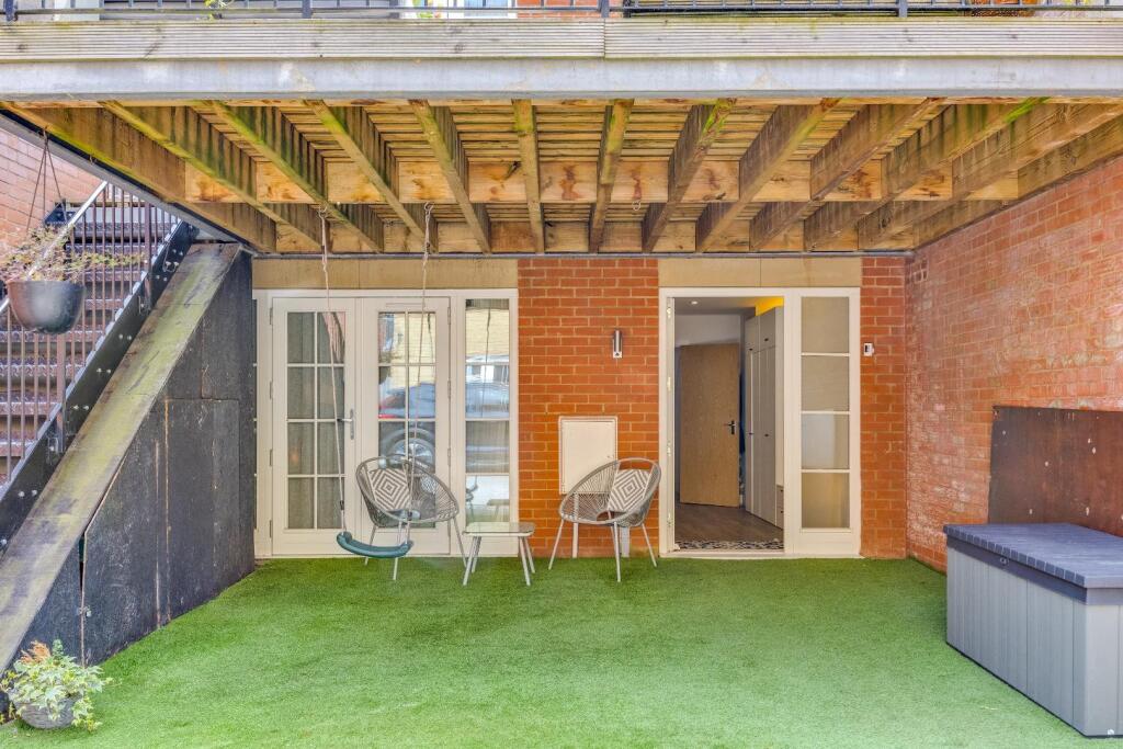 Railway Street 97-52.jpg