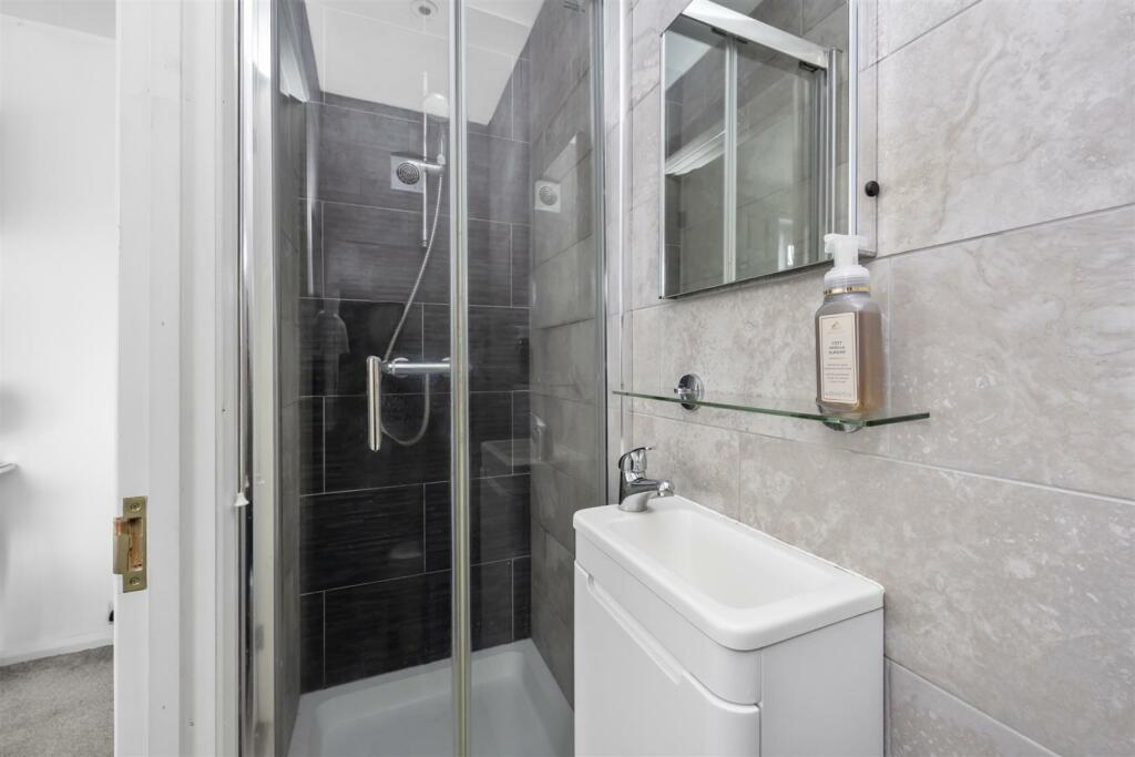 En-suite Shower Room/WC
