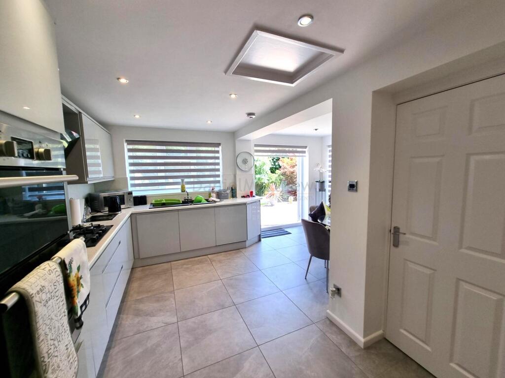 Kitchen/ Breakfast Room