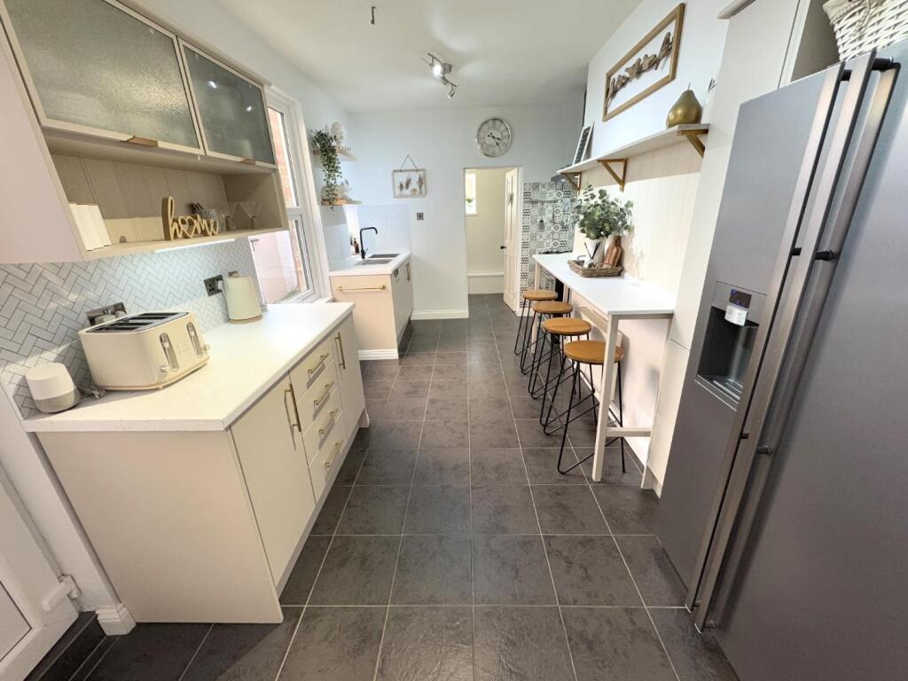 KITCHEN/BREAKFAST ROOM