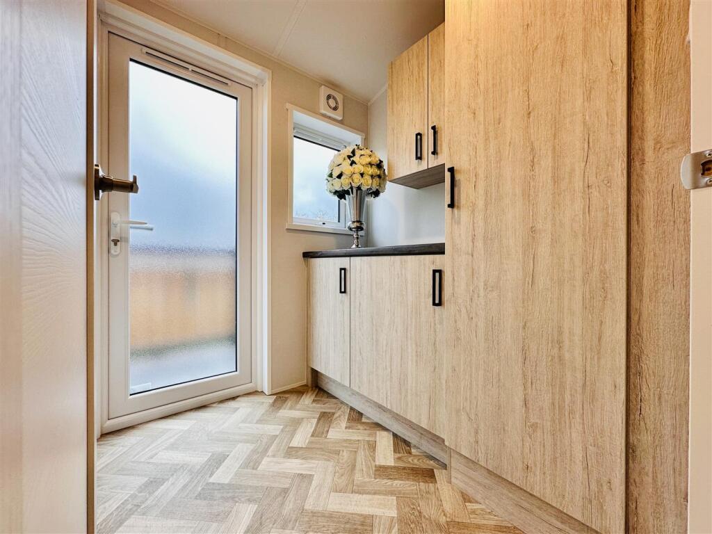 Inner Hallway/Utility