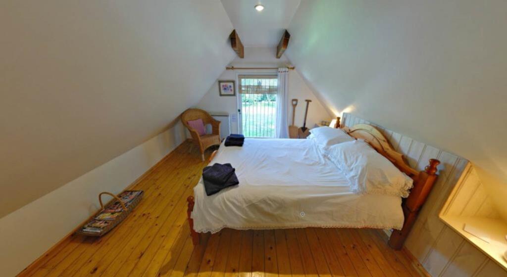 owl barn bedroom 1 360_lge