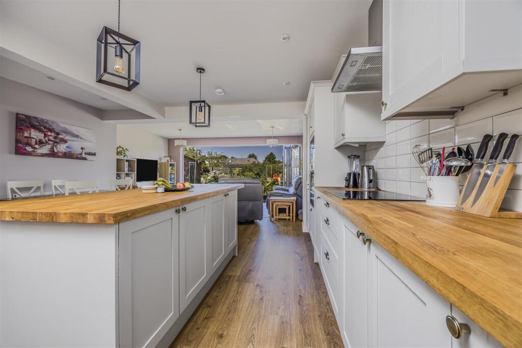 14 Nore Crescent, Emsworth-PorticoMarketing-Nexa-2