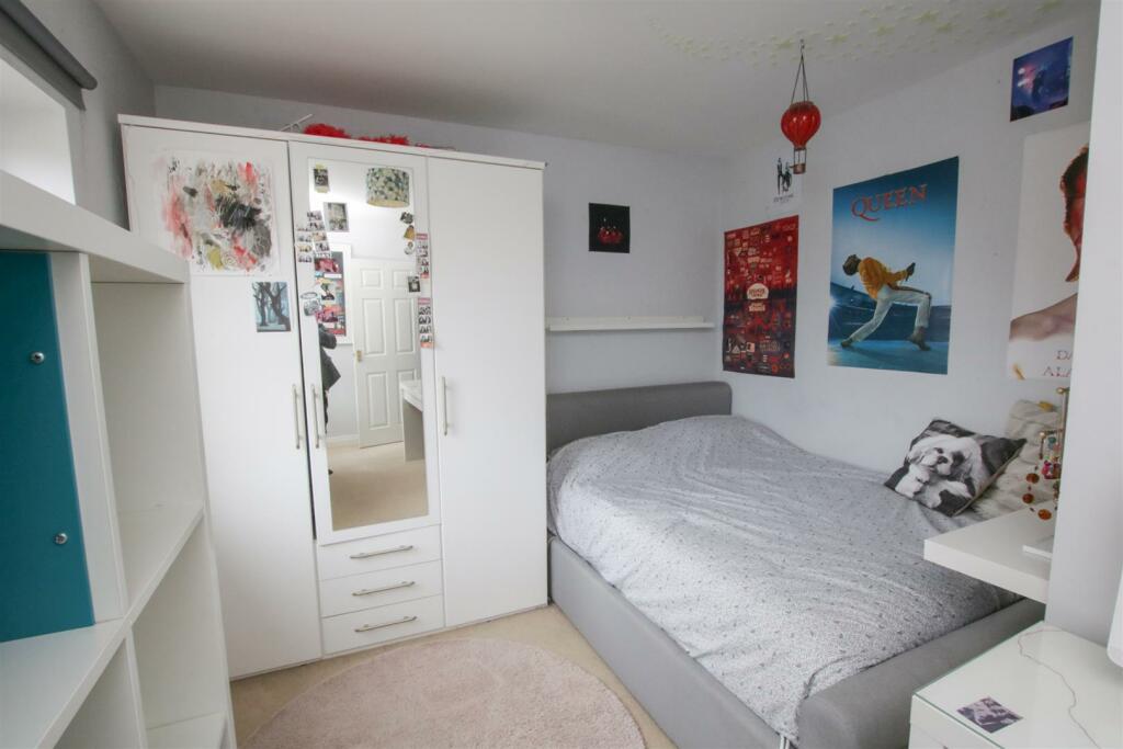 BEDROOM 2