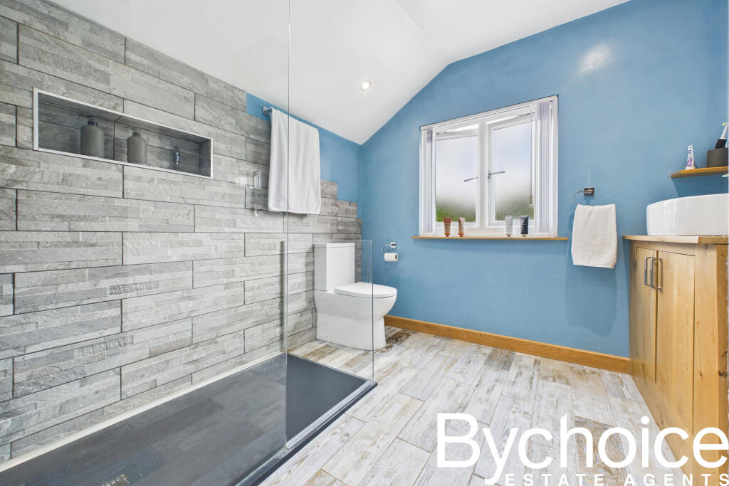 CAM05454G0-PR0022-STILL013