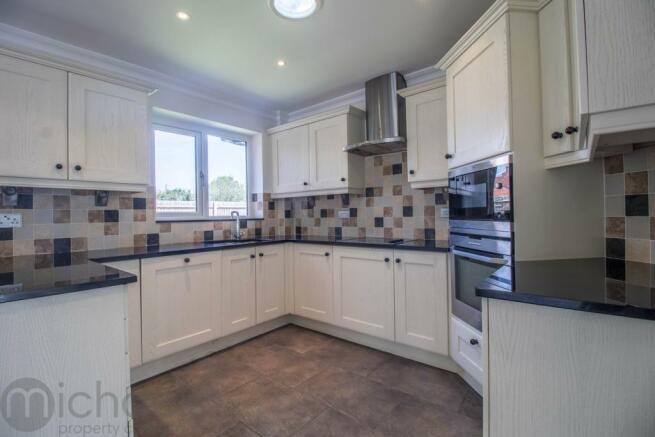 Kitchen 3.jpeg