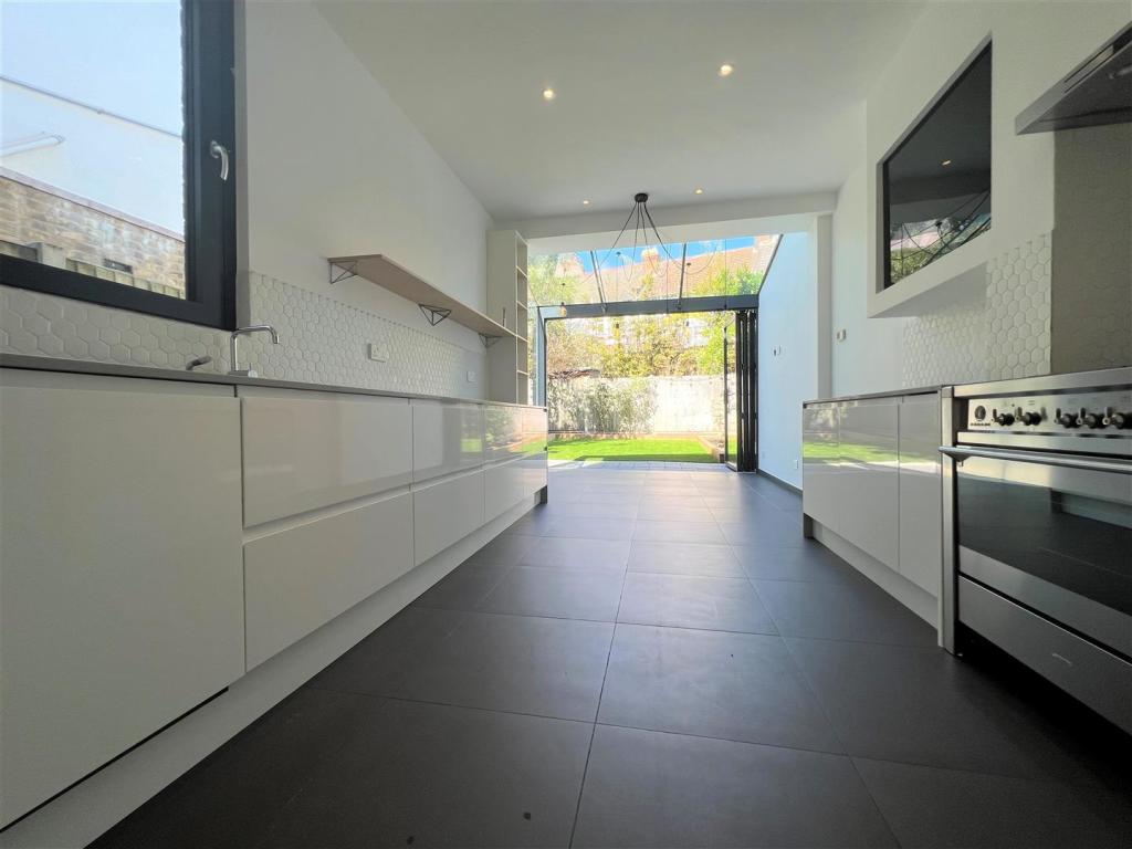 Kitchen 4.jpg