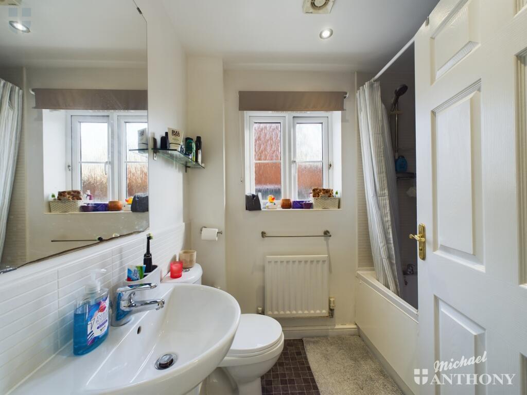 CAM03218G0-PR0515-STILL005