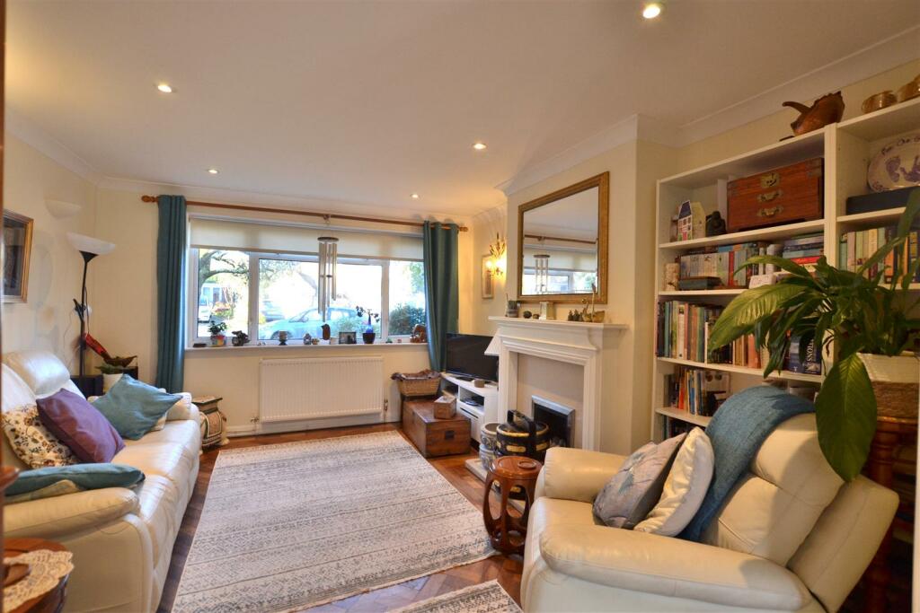 Living Room.JPG
