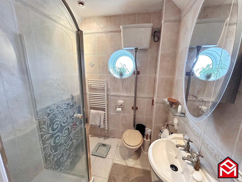 En-suite shower room